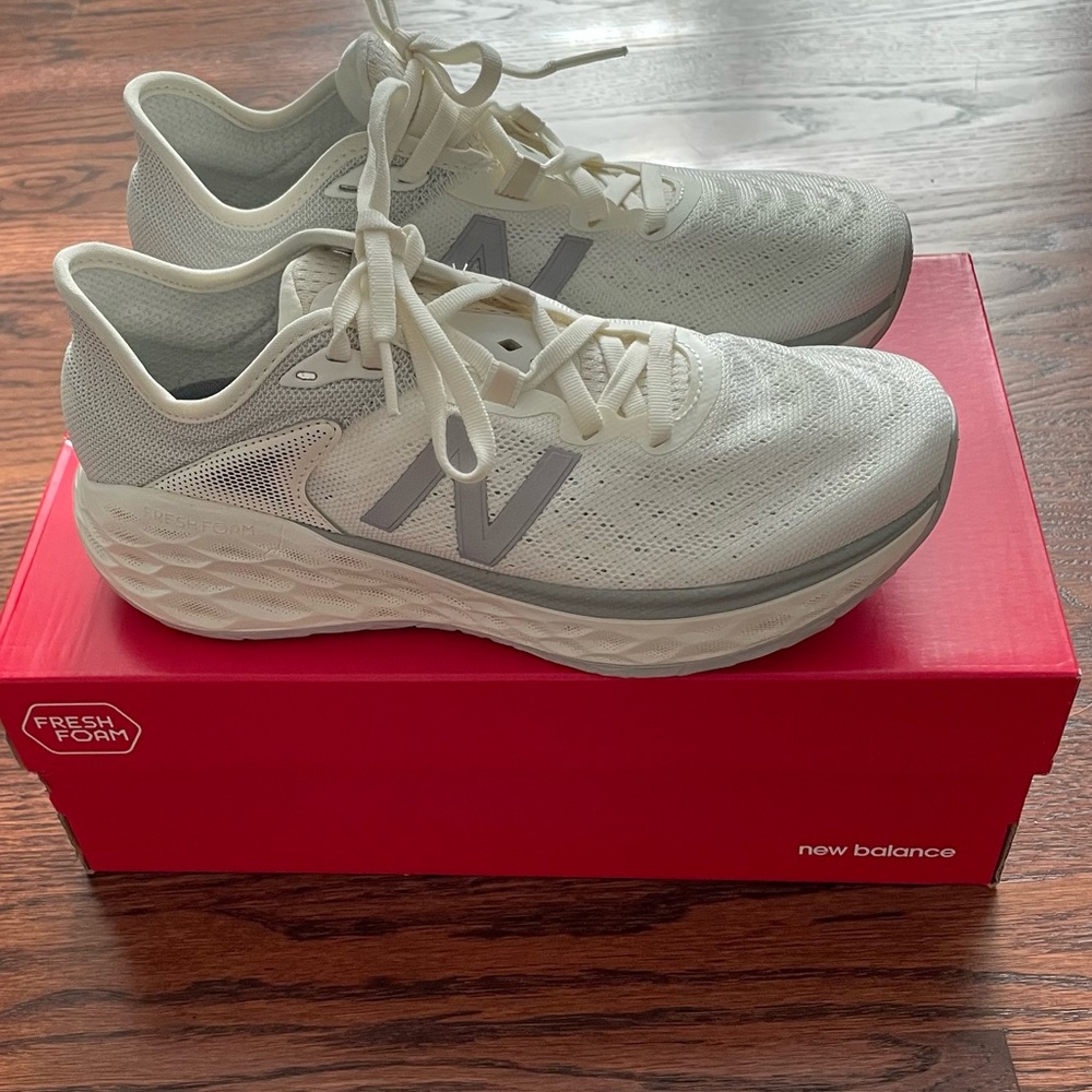 New Women’s New Balance Fresh Foam More V2 Running Shoe -Size 7 - Sea Salt